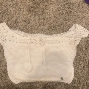 White cropped off the shoulder